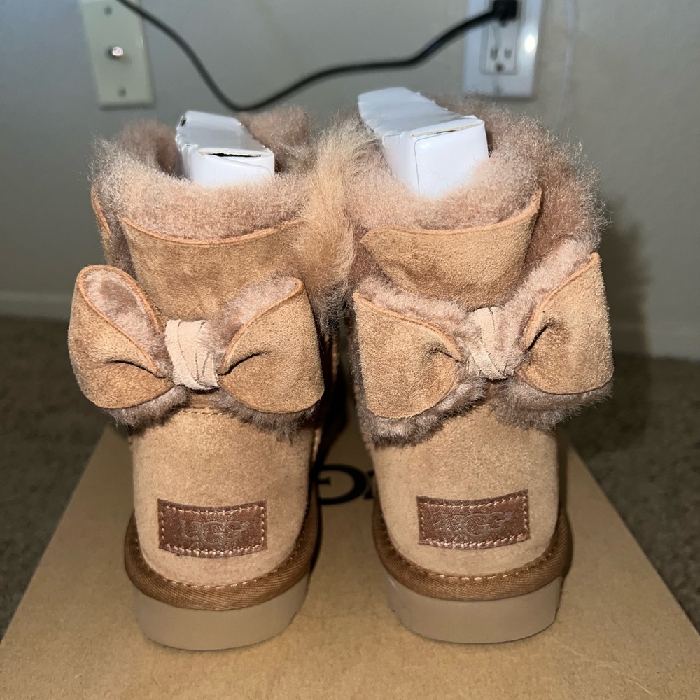 Bow Uggs